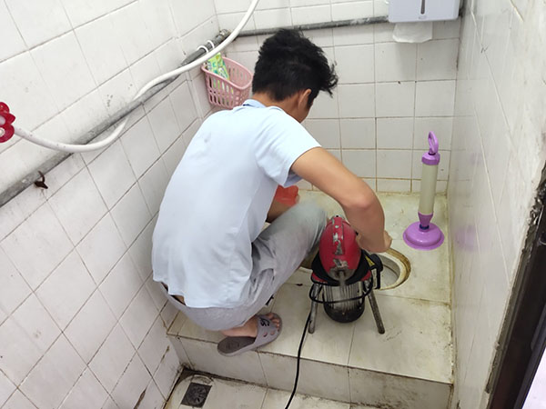 三山肥皂掉到马桶里把马桶堵住了怎么办？马桶堵住了怎么办