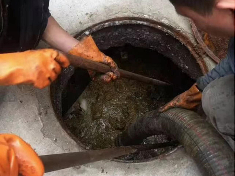 三山清理化粪池时如何避免沼气的危害?